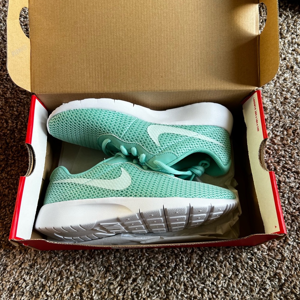 Nike Mint Green Athletic Shoes